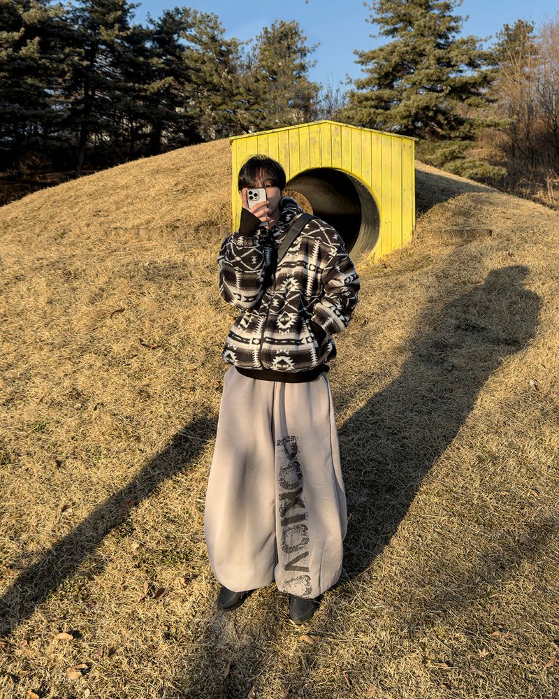 Poki Big Wide Lettering Sweat Pants