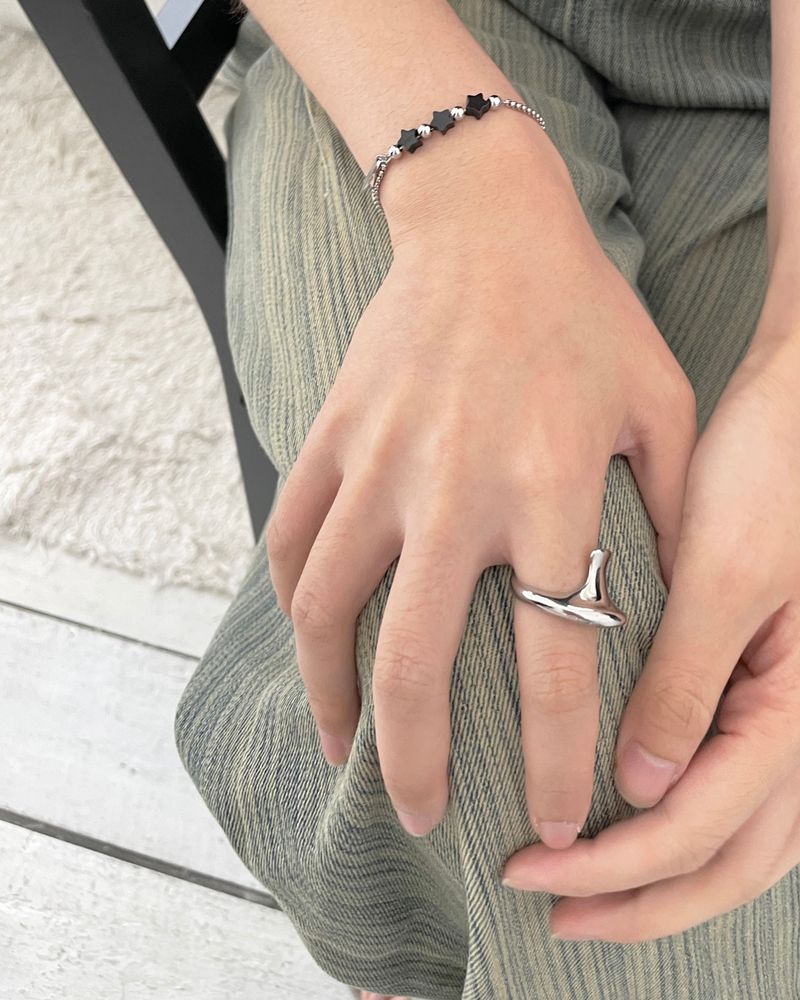 Fluid Curve Ring