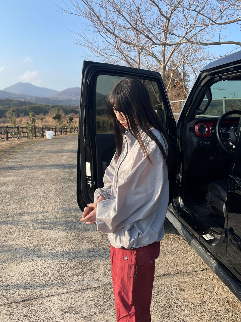 lustrous windbreaker jacket