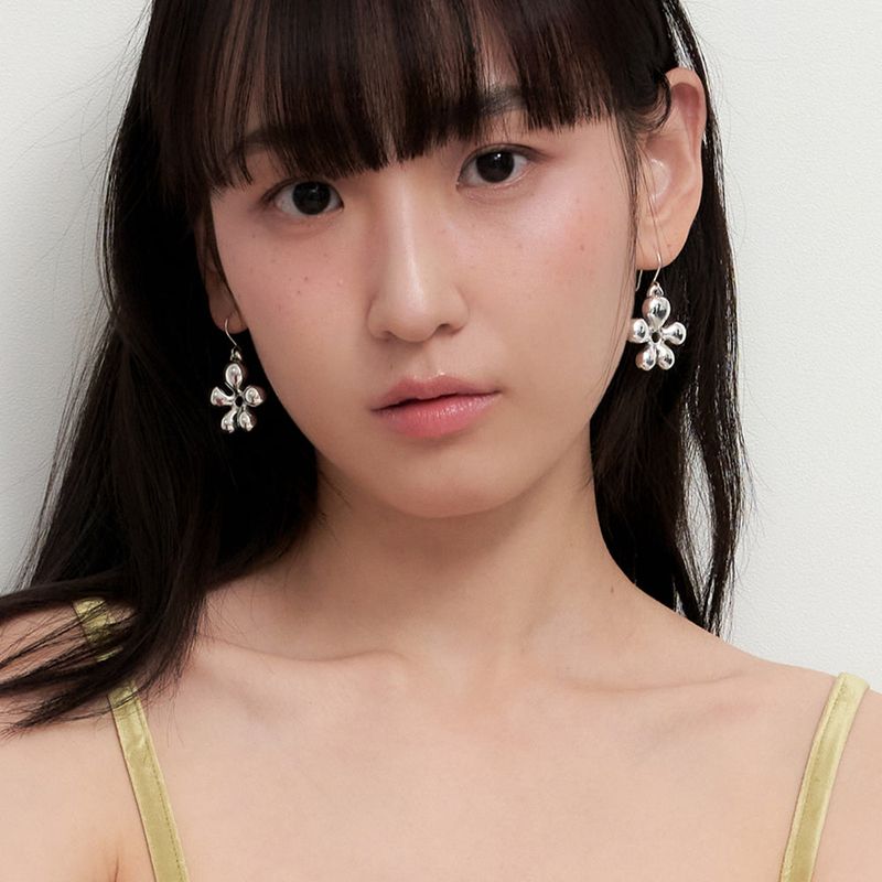 geegee（ジジ）の「[silver925] draw flower earring（Accessories）」