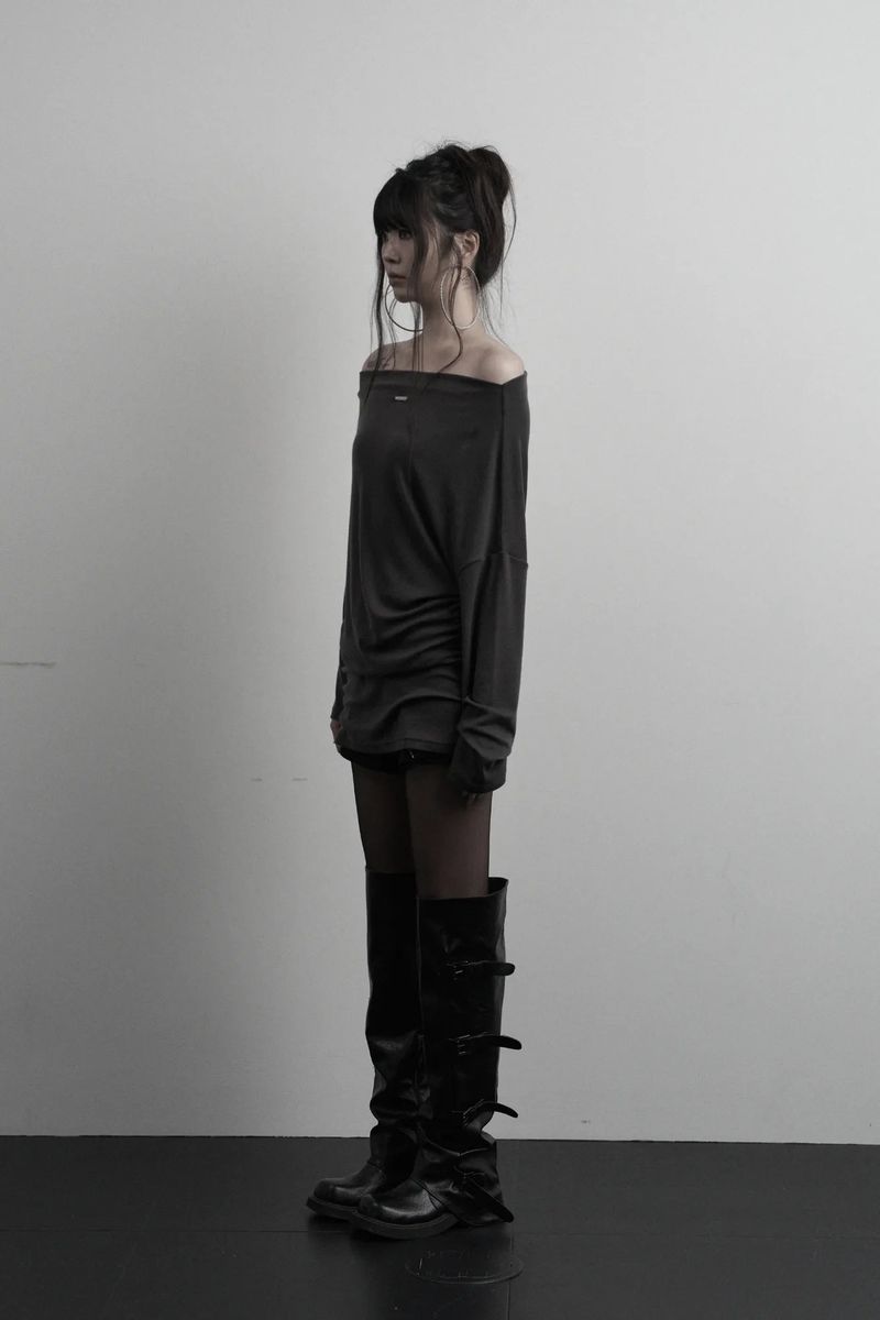 [label] back damage off-shoulder top (charcoal)
