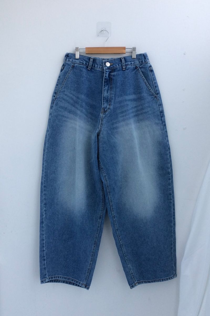 Curved overfit washed denim