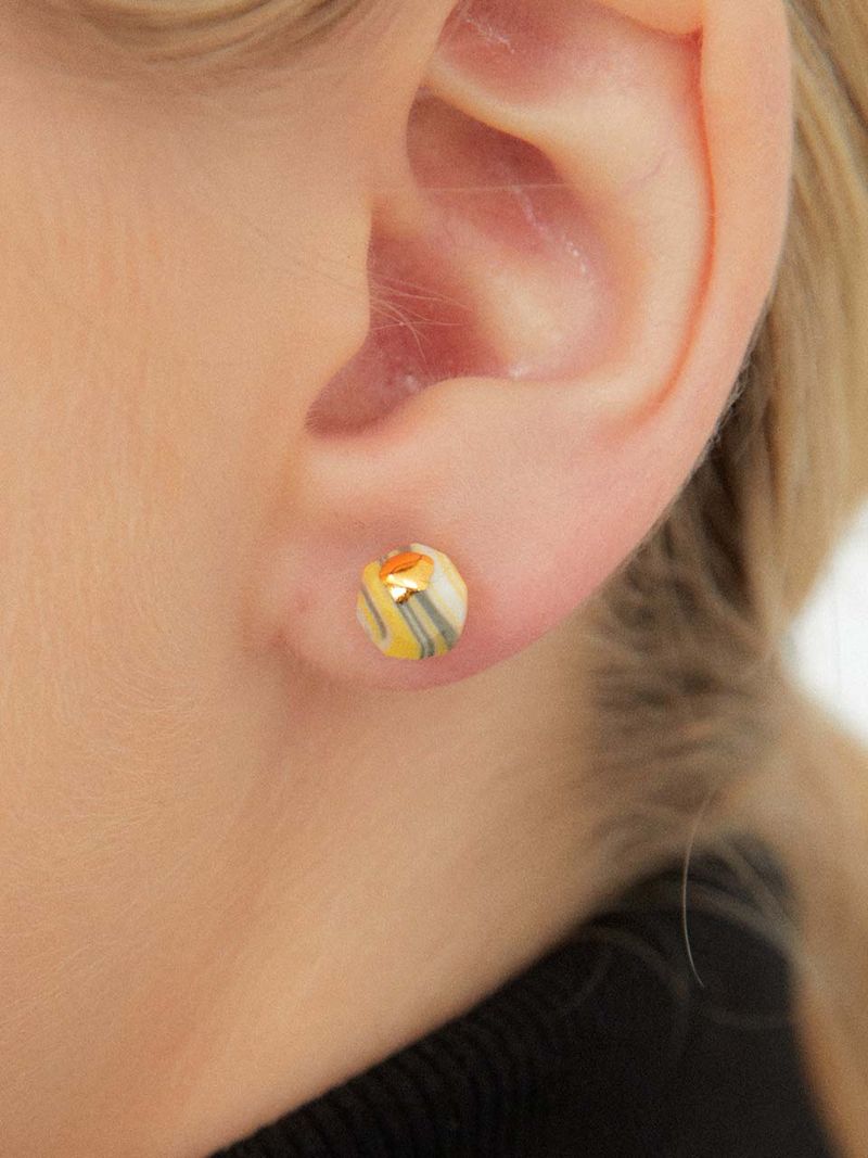 パントンストラタムパールピアス