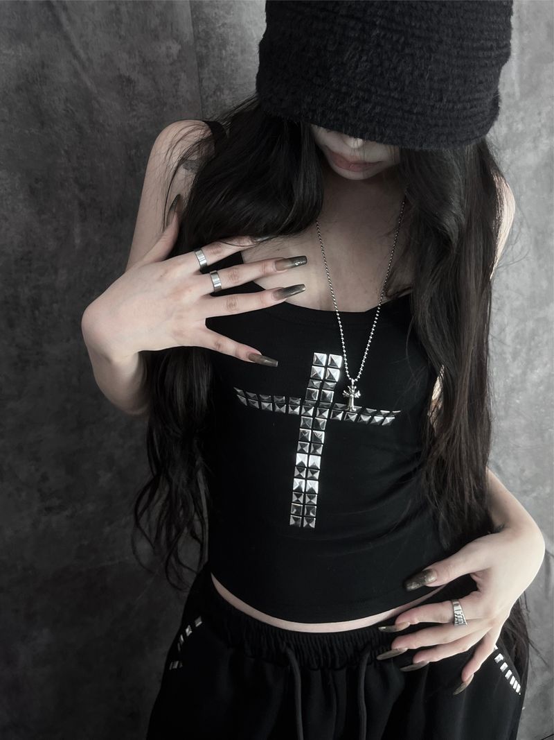 URBAN UNIQUE（アーバンユニーク）の「metal stud cross sleeveless (3color)（Tops）」