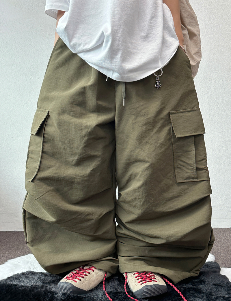 CCORTTI(コルッティ)の「セミバルーンワイドパラシュートキーホルダーナイロンクリンクルロングパンツ💚🖤🤍🤎 - 4カラー(パンツ)」