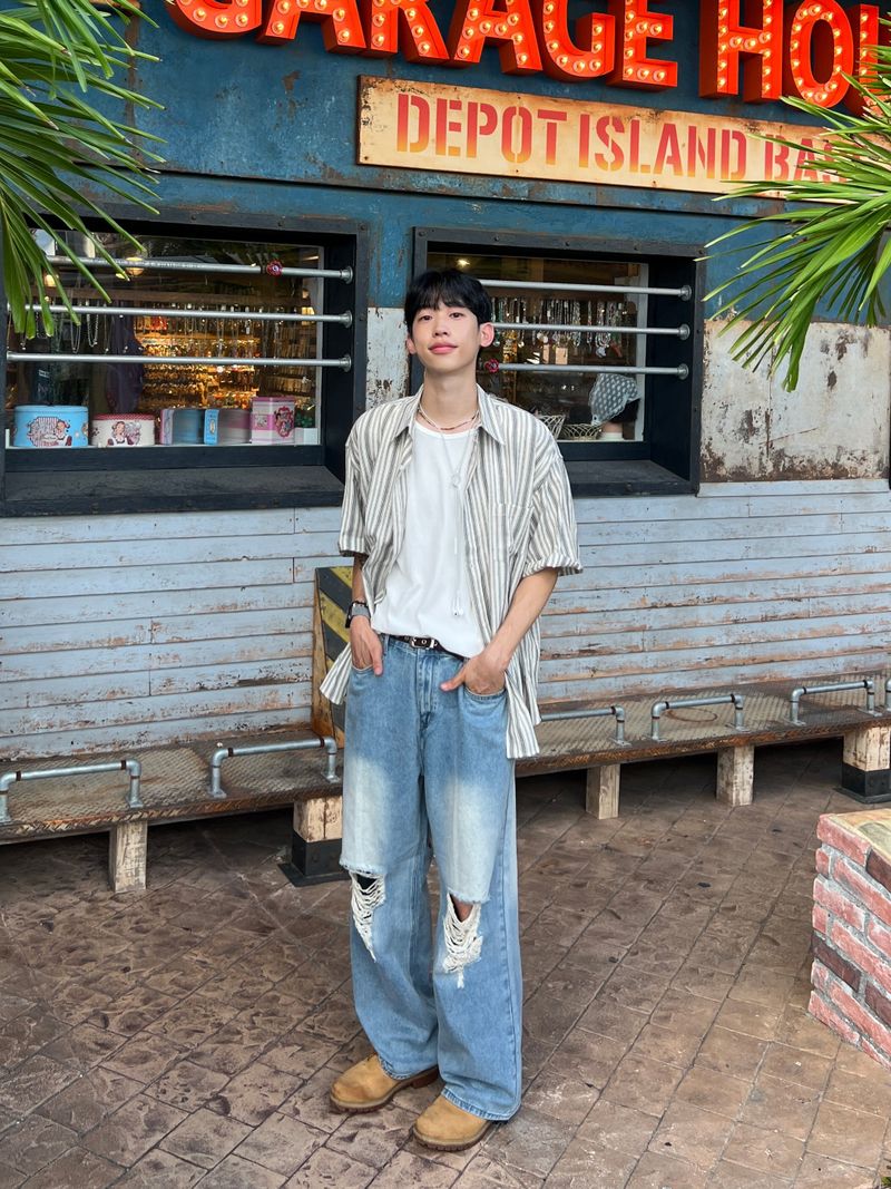 Frayed Distressed Denim Pants – S/M/L (2 Colors)