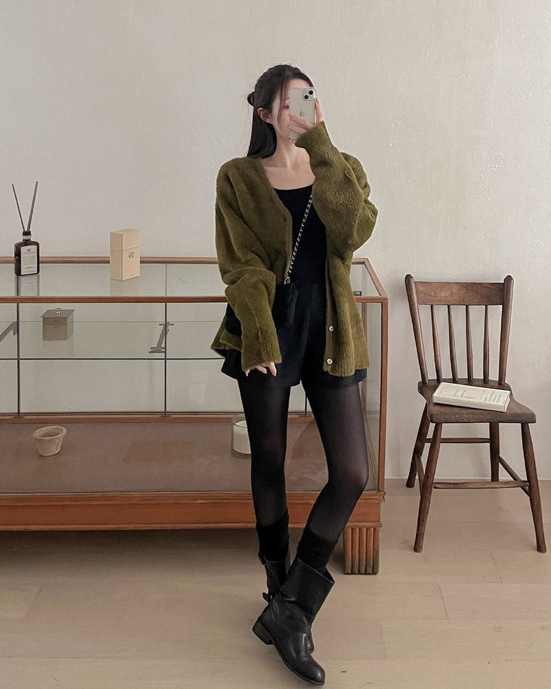 Wool pin tuck shorts pants
