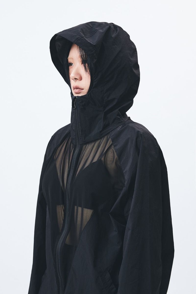 TWO-WAY MESH WINDBREAKER