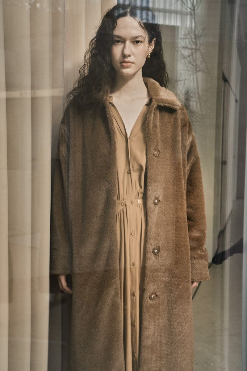 FAKE FUR LONG COAT_BROWN