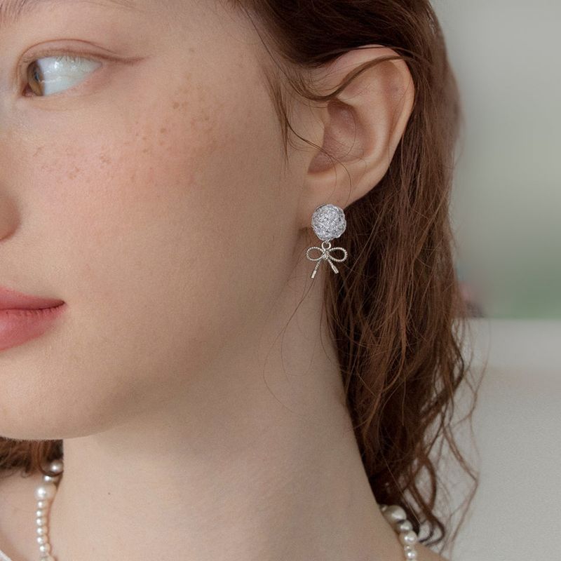 MerryMotive(メリーモチーブ)の「Silver knit ball and ribbon earring(Accessories)」