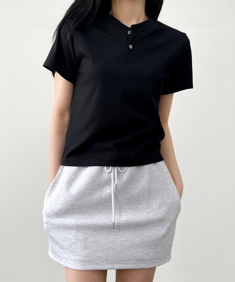 FLUFFY FLUFFY（フラフィー フラフィー）の「(W) ラッキークローバーセミクロップヘンリーネック半袖Tシャツ_2 Color（トップス）」