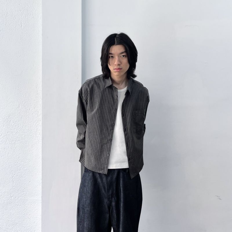 Minimalist Micro-Pleated Cropped Shirt