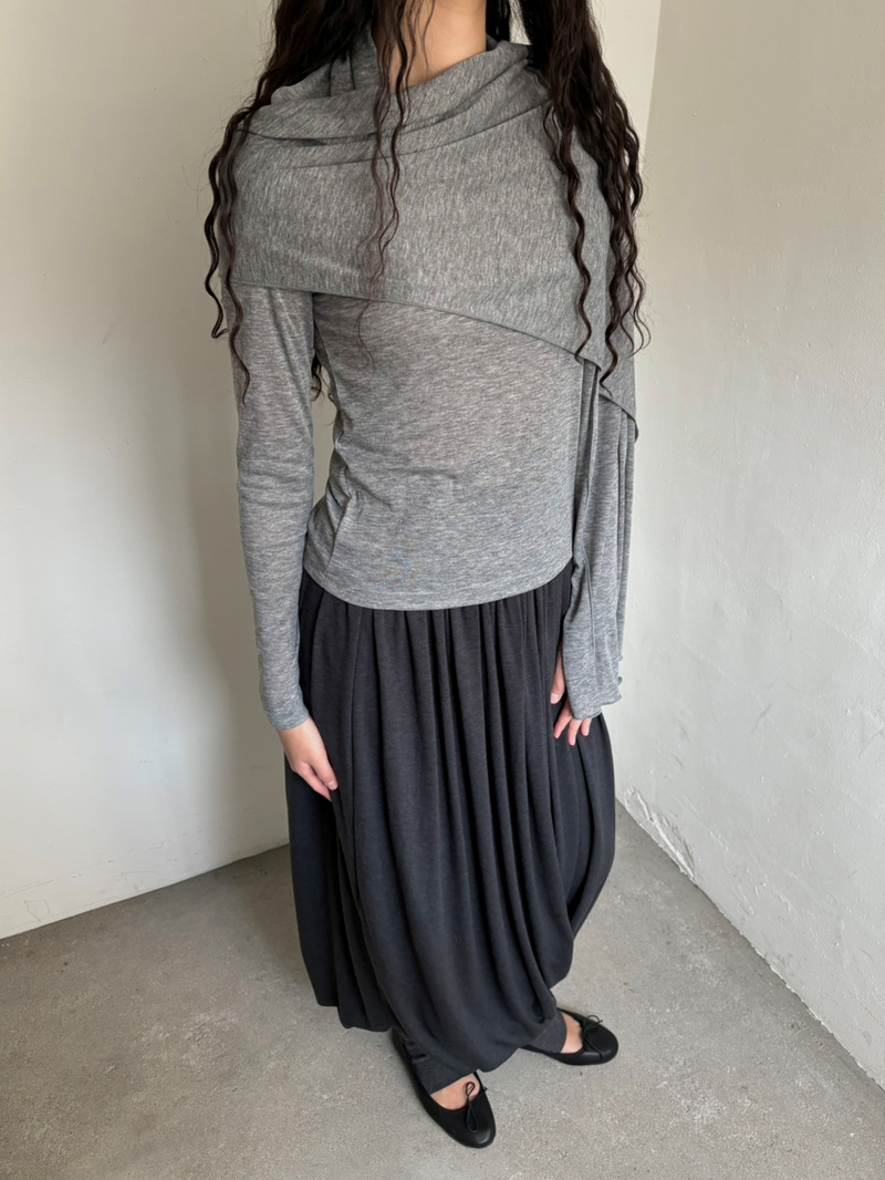 Angela muffler T-shirt