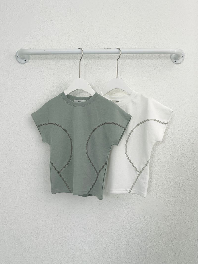 Stitch Curve Line Slit Tee