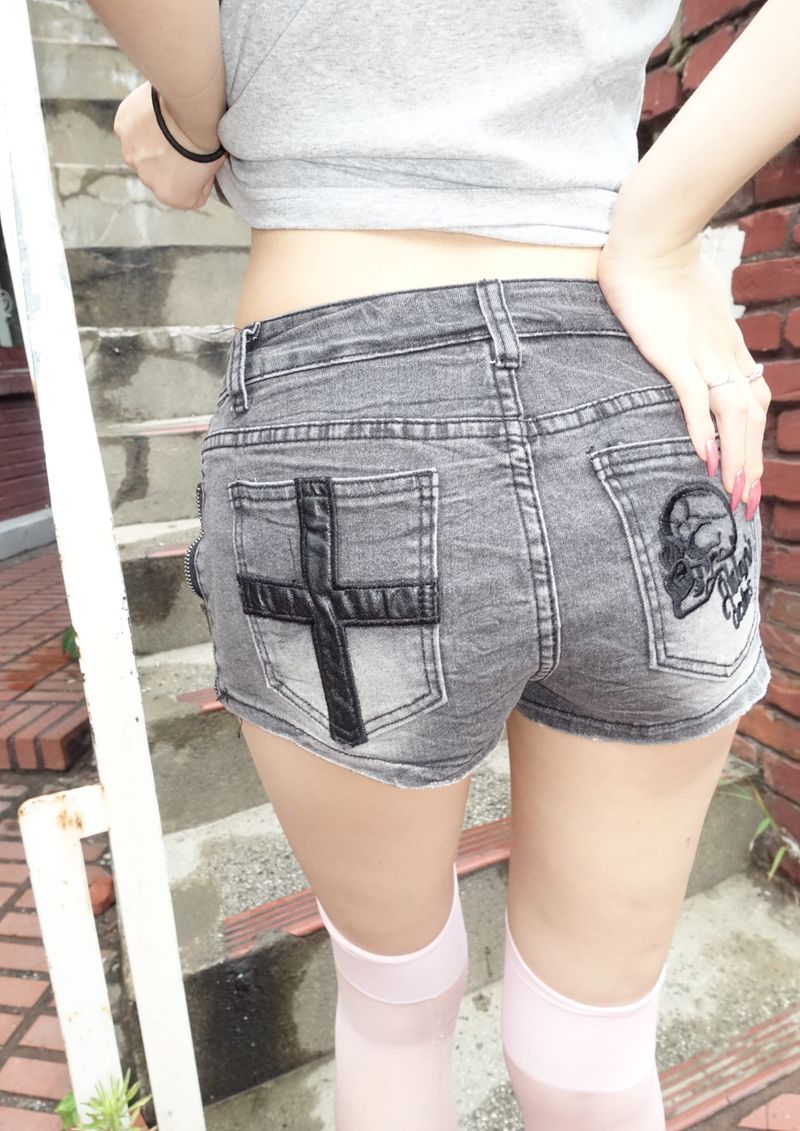 Birthdayeve（バースデーイブ）の「Skull Back Washed Shorts（Pants）」