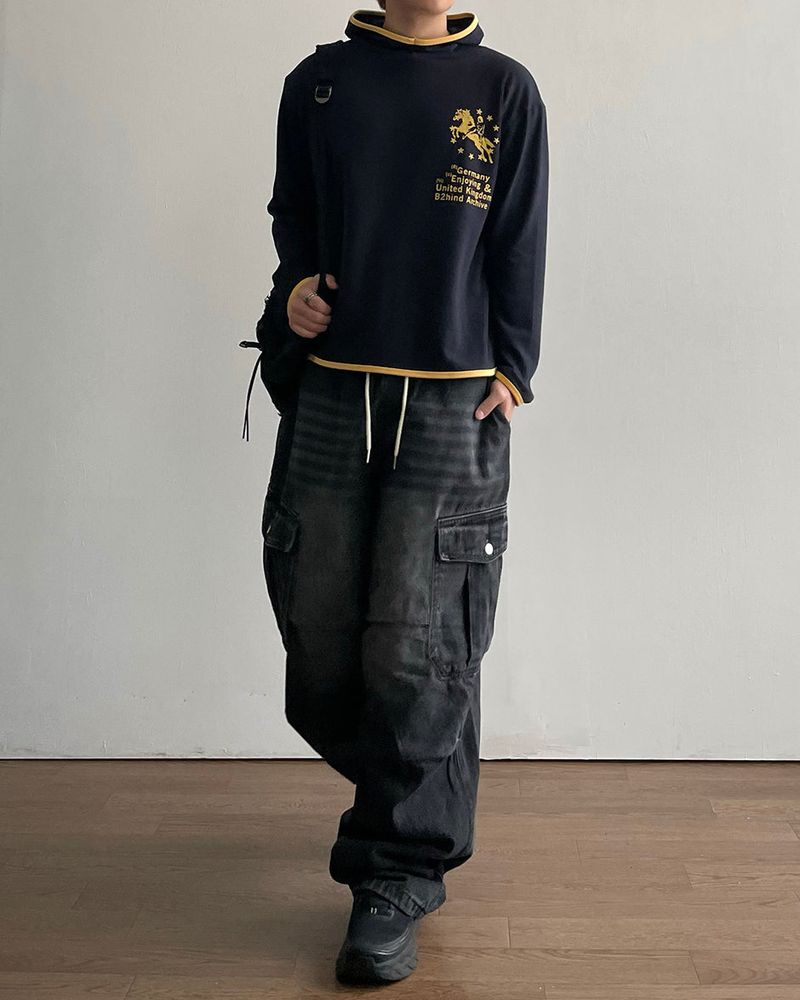 Emblem Crop Hoodie