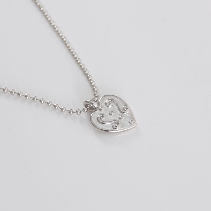 Heart lace dot necklace