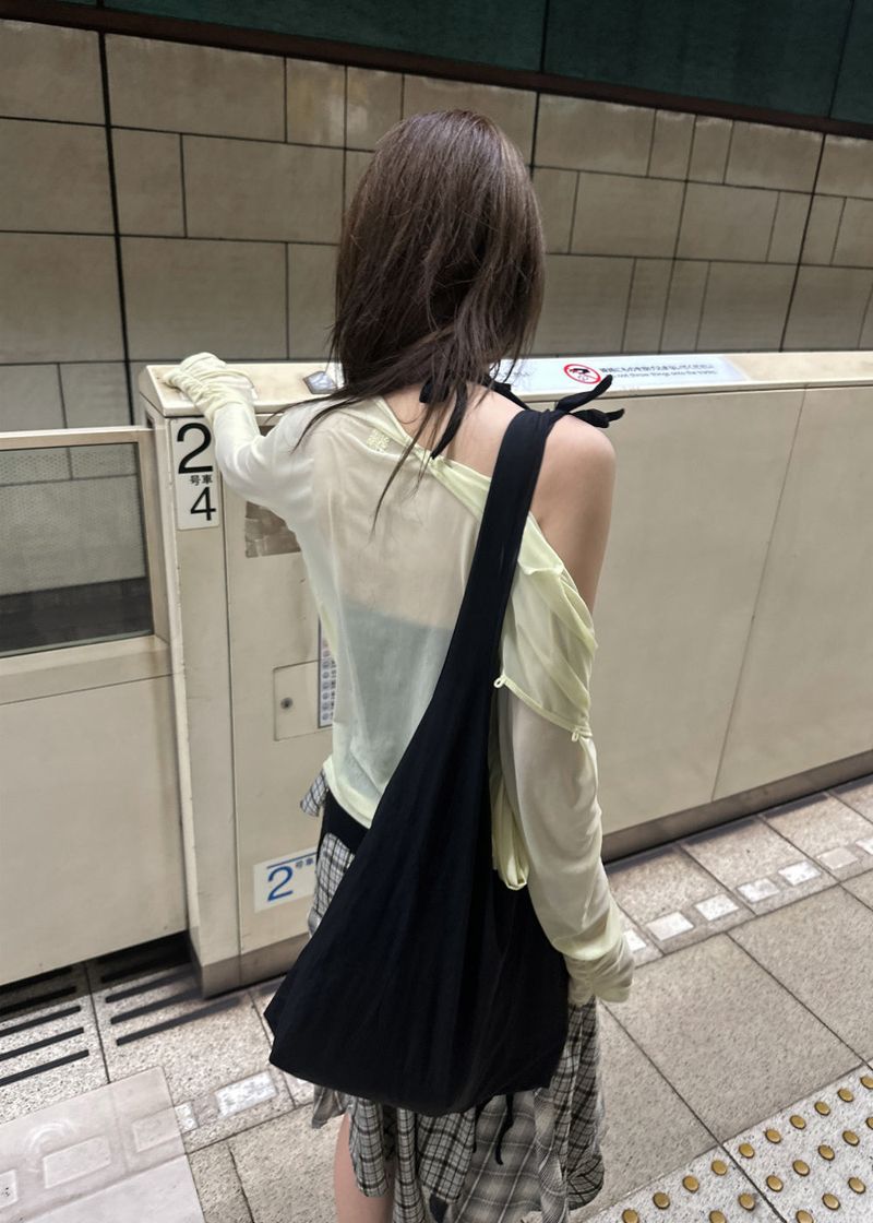 WRAP TAIL HALTER SLEEVELESS