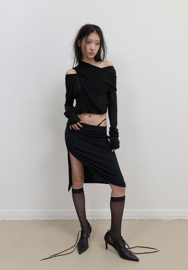 Curved Cut Layered Tee / Black