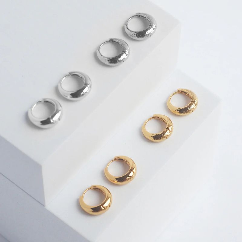 éclater（エクラテ）の「コンクリートテクスチャーフープピアス（アクセサリー）」