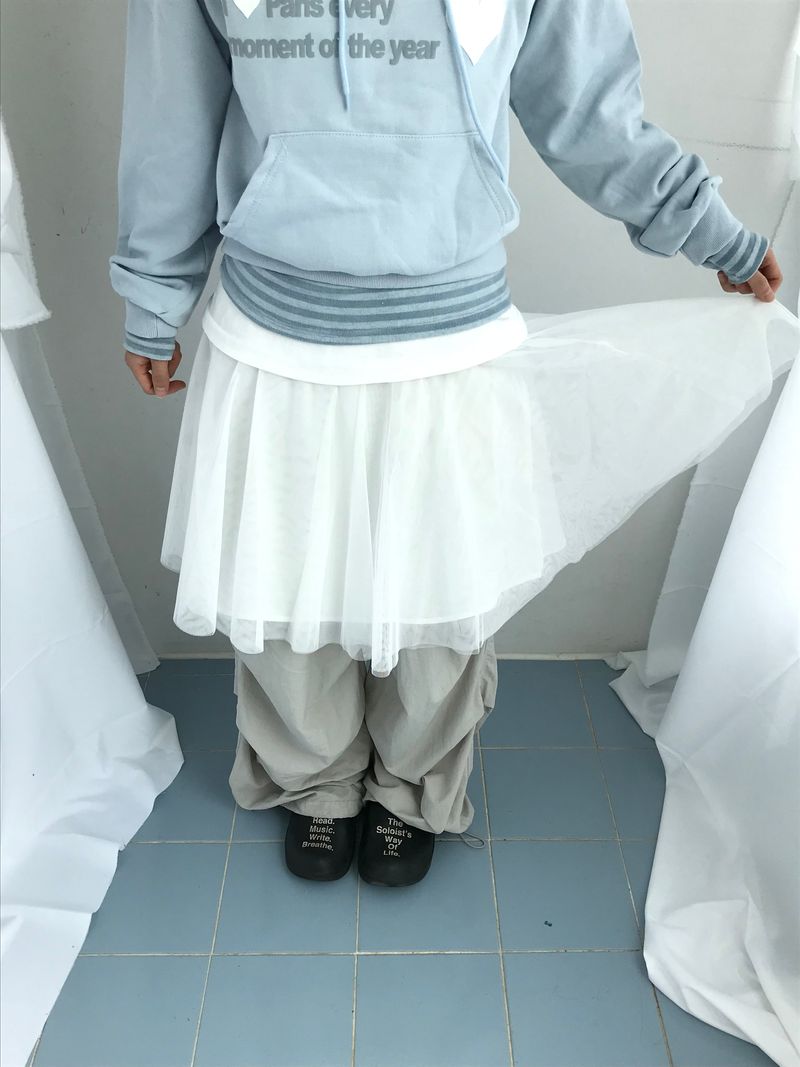 See-through curve layered skirt