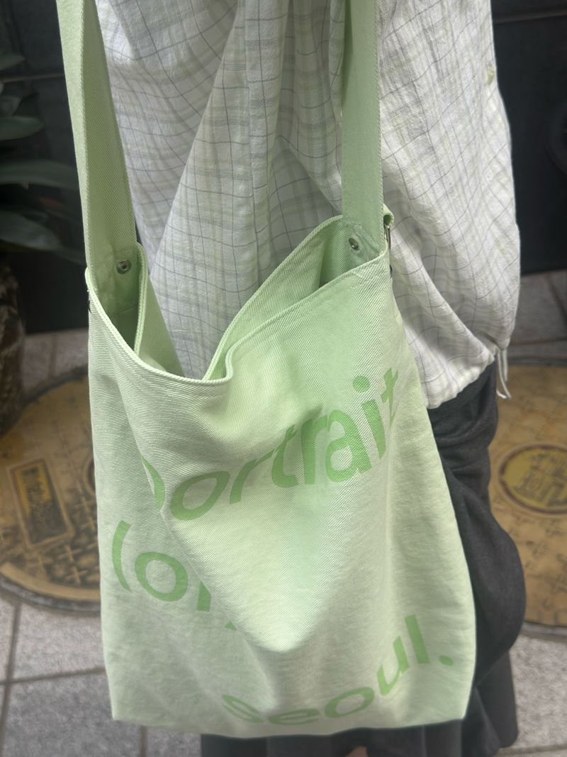 Portrait Wide Strap Shoulder Bag - Apple Mint