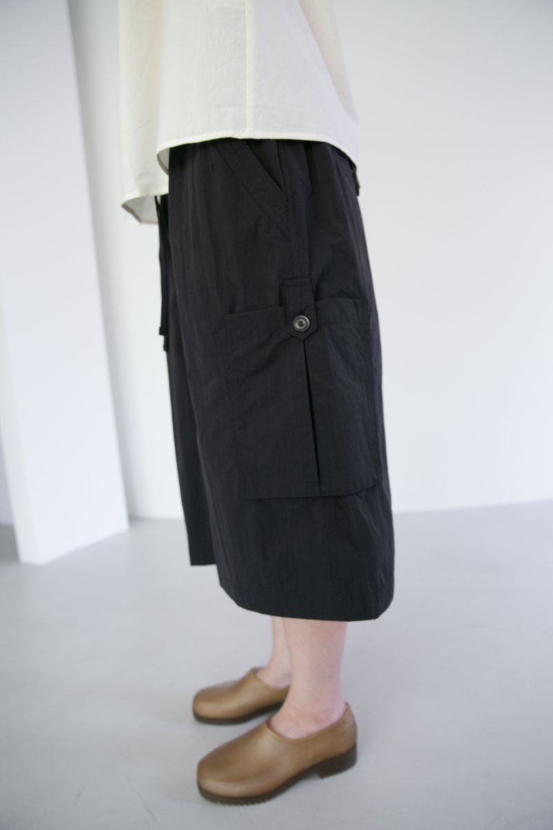 omoosoohy（オムスヒ）の「nylon button pocket bermuda pants(3colors)（Pants）」