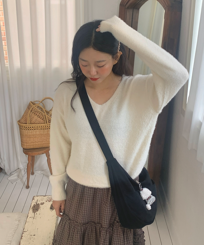 Soft Angora V-neck knitwear