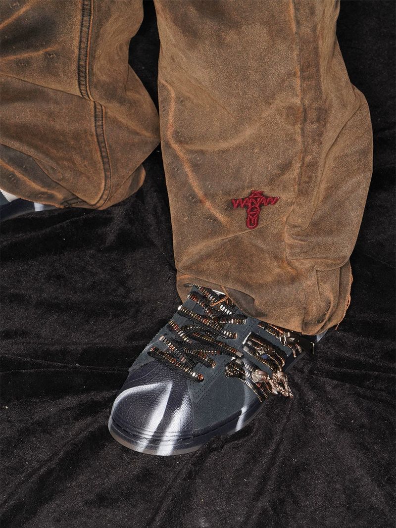 TIE SPRAYED BOOT CUT SUEDE PANTS