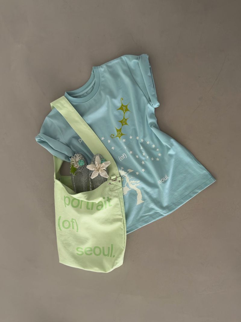 portraitseoul（ポートレイソウル）の「ヘビーコットン ソウル グラフィック Tシャツ (Tenta Tumble & Bio Washed)2サイズ - ヴィンテージブルー（トップス）」