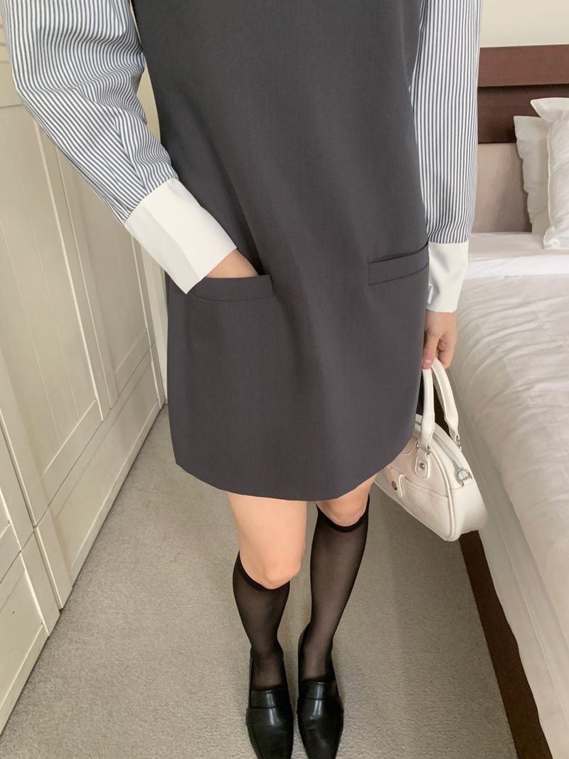 Classic Mae Simple Line Two-Pocket Mini Dress