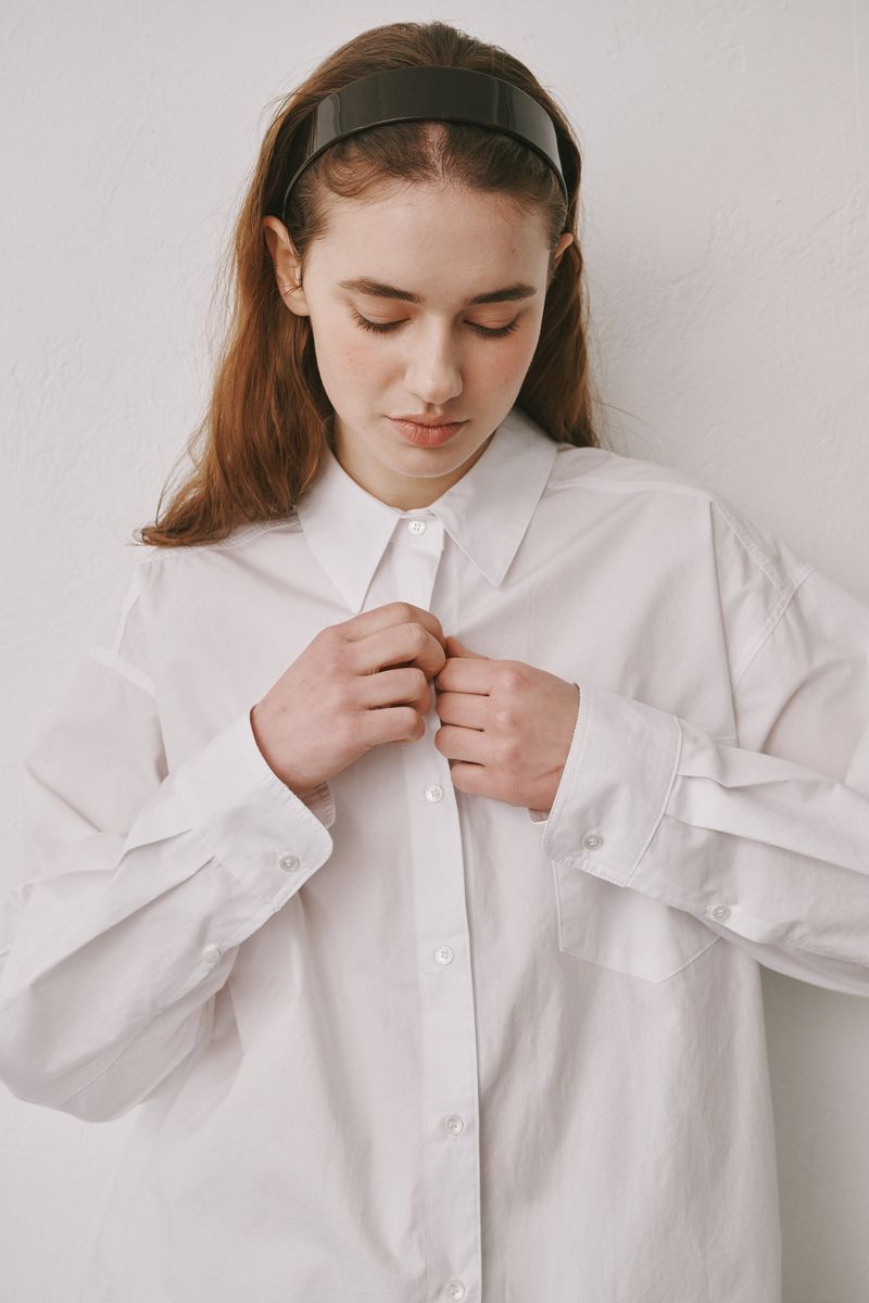 PLAT DU JOUR(プラドゥジュール)の「Standard shirts (White)(Tops)」