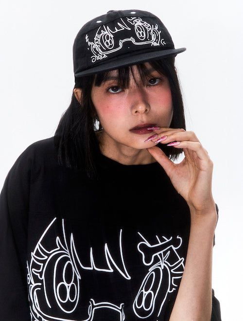 KIRSH（キルシー）の「KIRSH X SUNONEBIRD アイグラフィックボールキャップ - ブラック（帽子）」