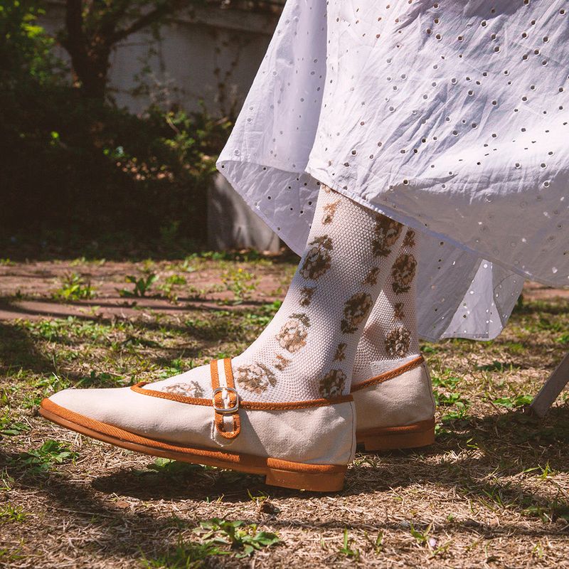 in vere florente : bright white