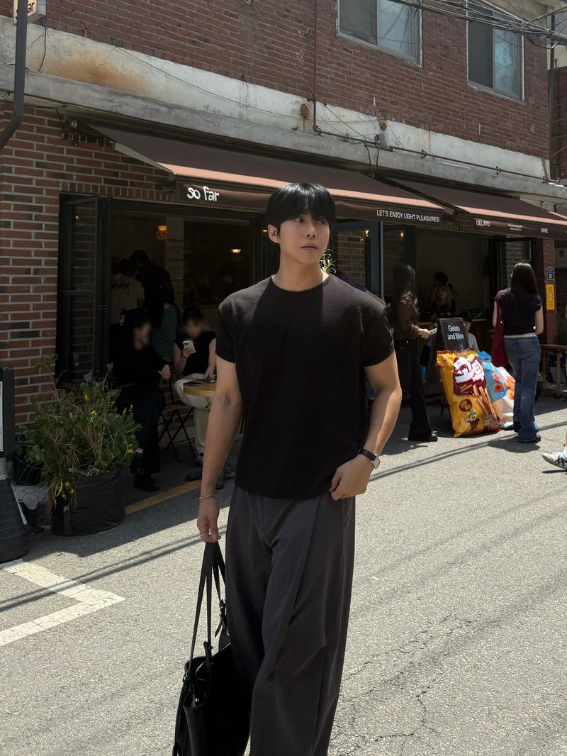 Unbalanced pintuck cotton pants