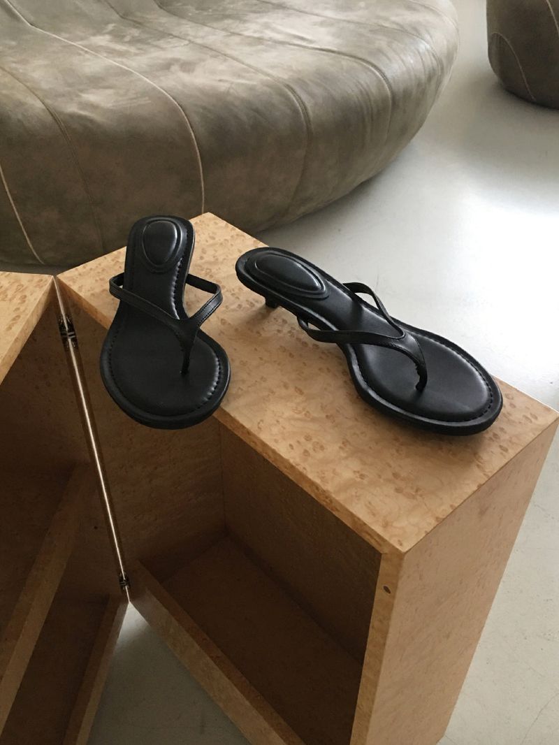 nobiyaka（ノビヤカ）の「ソフト カーブ フリップ ヒール（シューズ）」