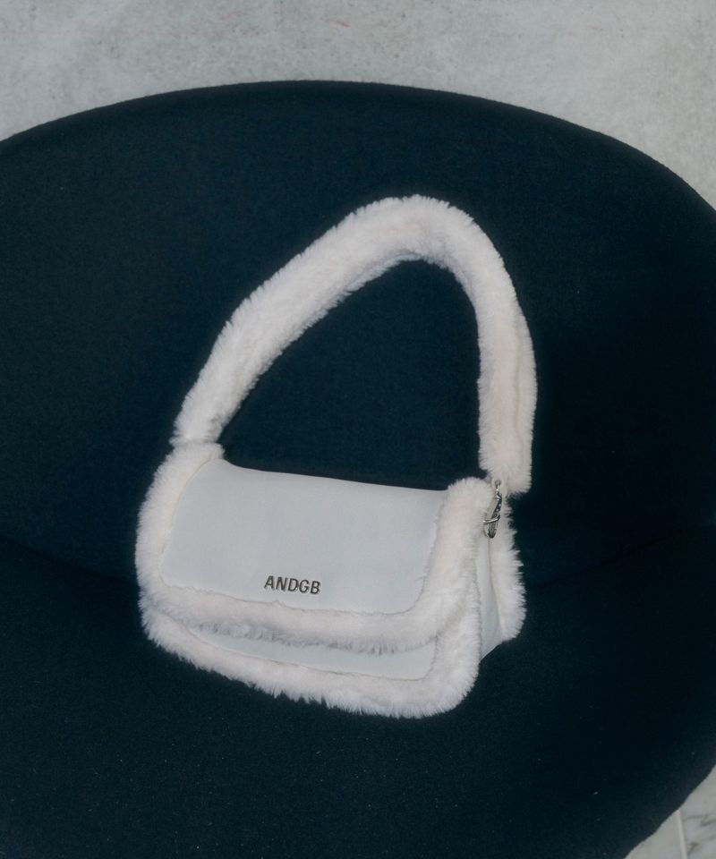 ANDGEEBEE（アンジービー）の「フェイクムートンショルダーバッグ（Bags）」