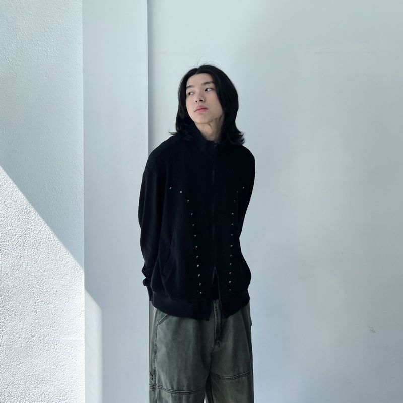 Vスタッズスタンドカラージップジャケット