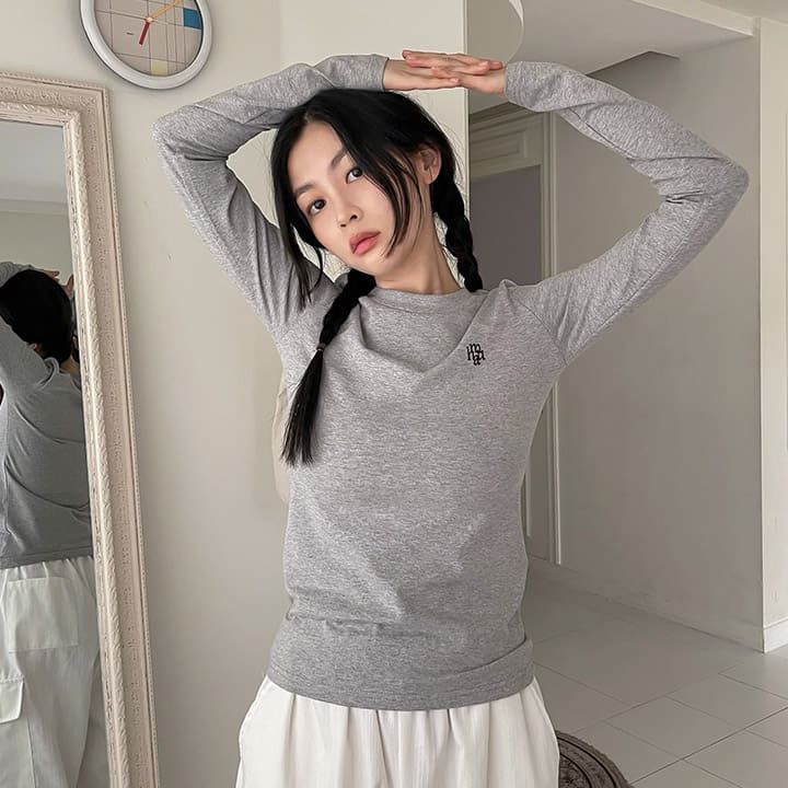 muahmuah（ムアムア）の「ステッチロゴソフトロングスリーブTシャツ（トップス）」