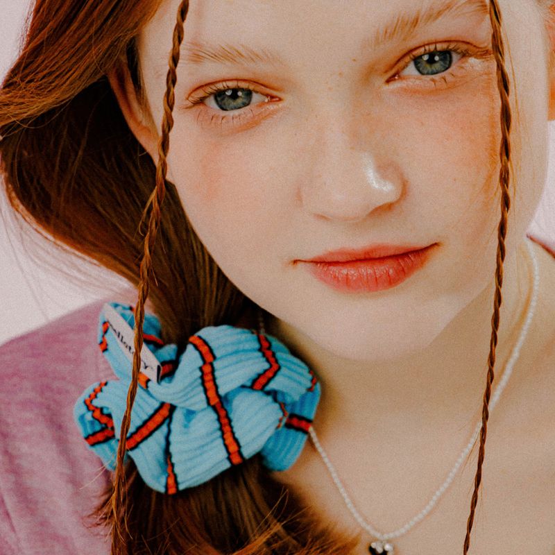 STRIPE KNIT SCRUNCHIE (SKY BLUE)