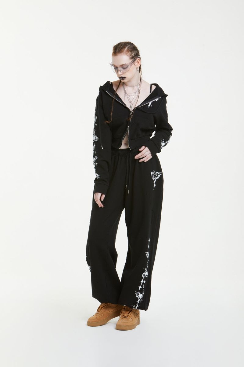 TRIVAL CROPPED HOODY