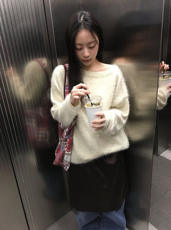 Nayu Hairy Lip Neck Loose Knit