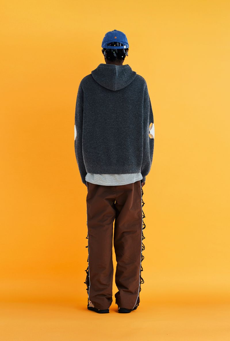 HOLE ARGYLE KNIT HOODIE / CHARCOAL