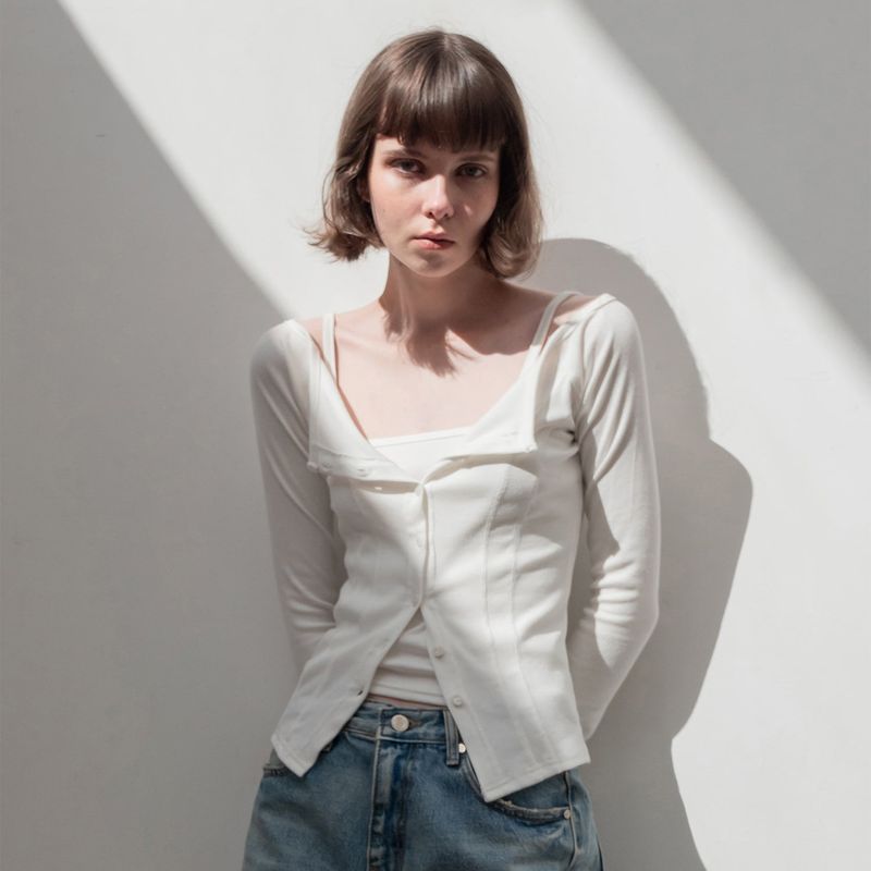 THEOHYOU（ザオユ）の「CARDIGAN & SLEEVELESS (WHITE)（）」