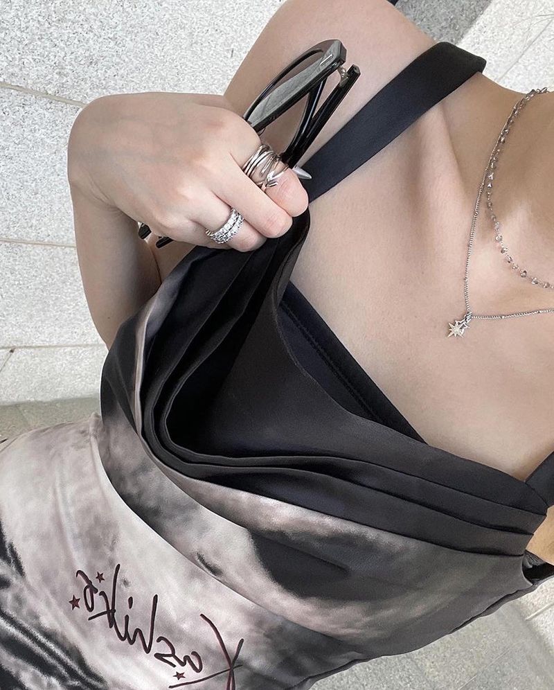 Ice black blue choker