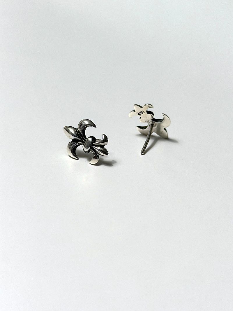 MOSXE（モスクス）の「[925silver] シャープ スピアピアス（アクセサリー）」