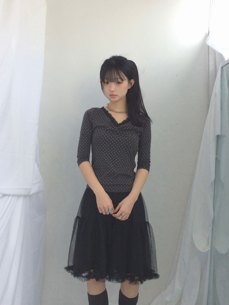 Lace V-Shirring Dot Top