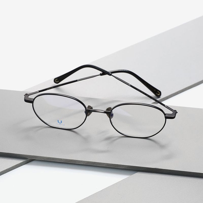 Knouun Round titanium glasses CODE. 101. A Black