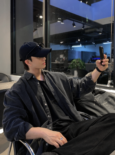 LOOKPLE（ルックプル）の「ワンダーランドデイリーピグメントオーバーフィットゴールデンロングスリーブシャツ（トップス）」