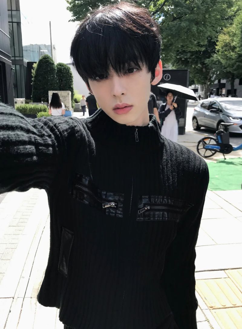 Black Leather-Pocket Knit Jacket